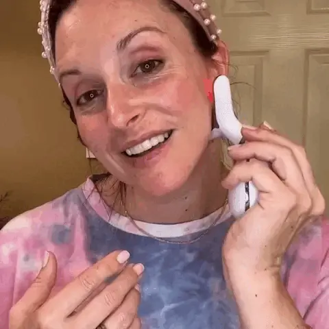 GIF Woman using the product